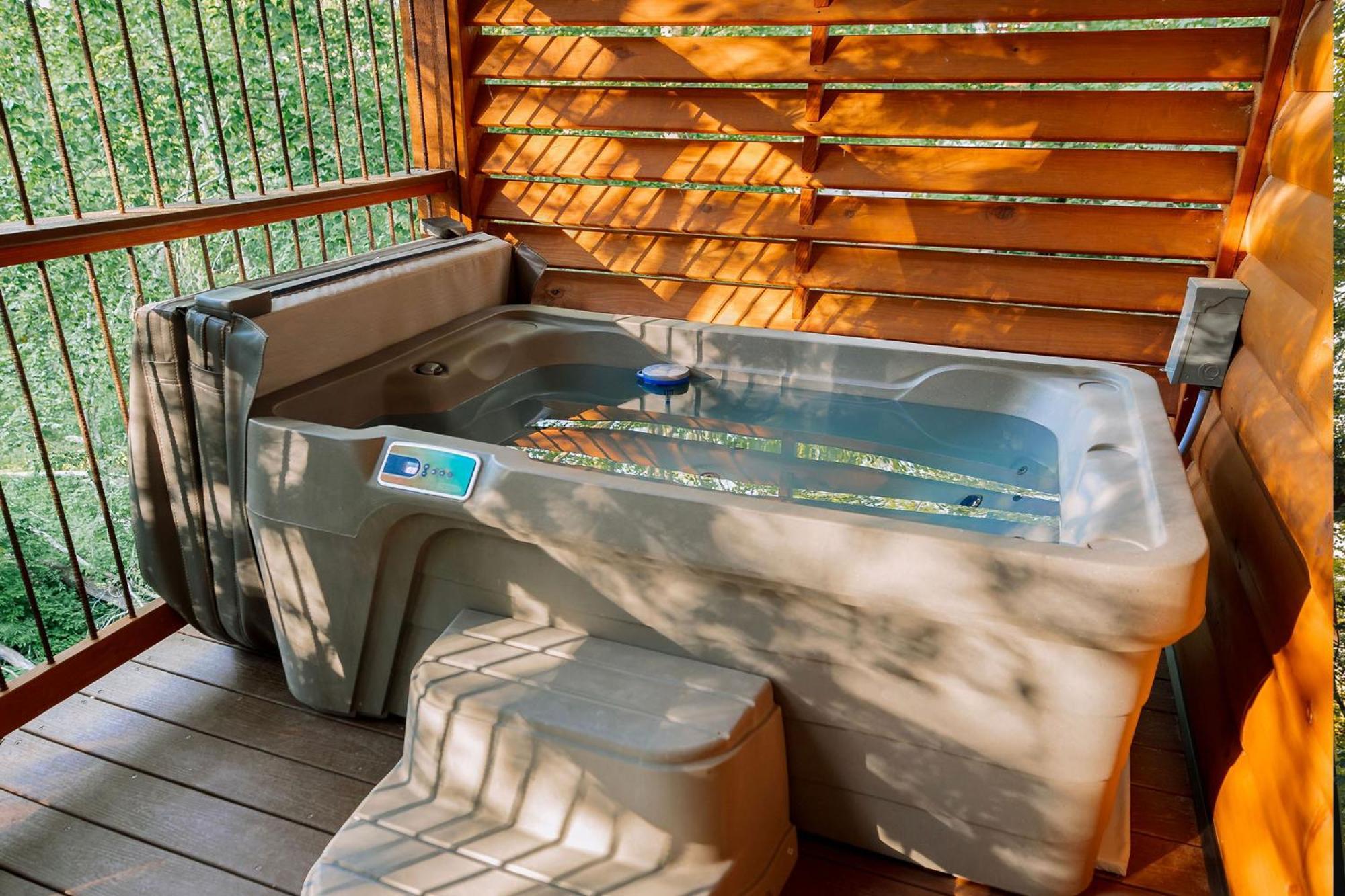 Cricket Hill Treehouse B By Amish Country Lodging Millersburg Kültér fotó